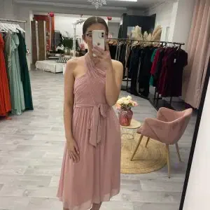 robe courte de cérémonie rose poudré
