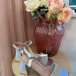 sandales à talons argentées